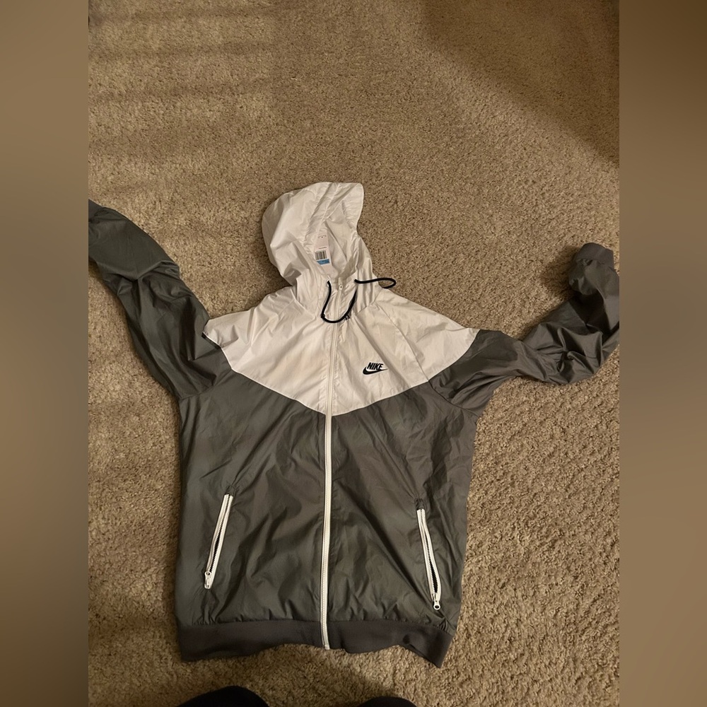 Nike windbreaker 
size medium